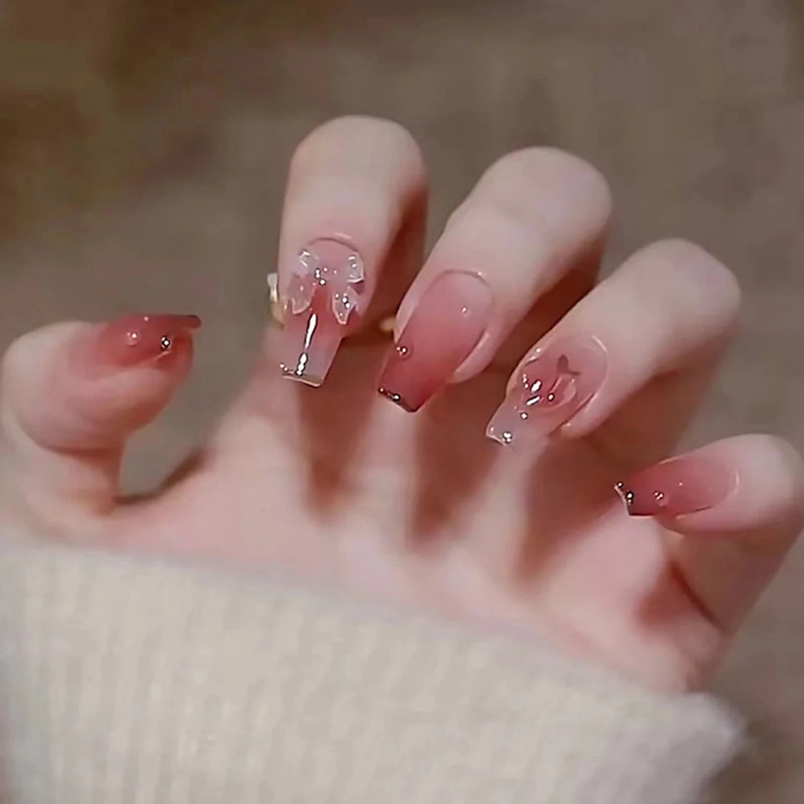 24 pezzi di unghie finte 3D a forma di cuore cromato con fiocco color pesca, colore rosa sfumato che cambia, unghie finte a pressione rosa dolce per donne e ragazze