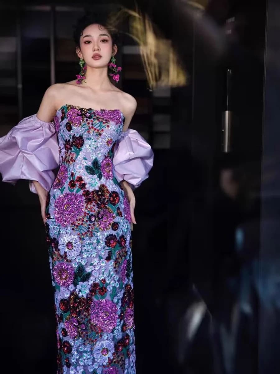 Purple evening dress with embroidered fish tail skirt, ideal for weddings and ceremonies, with short sleeves