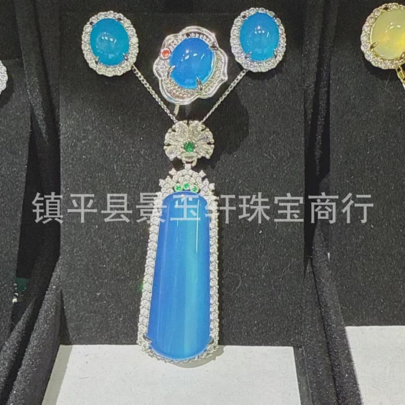 Ciondolo in Agata Blu e Calcedonio Rosa con Placcatura in Argento