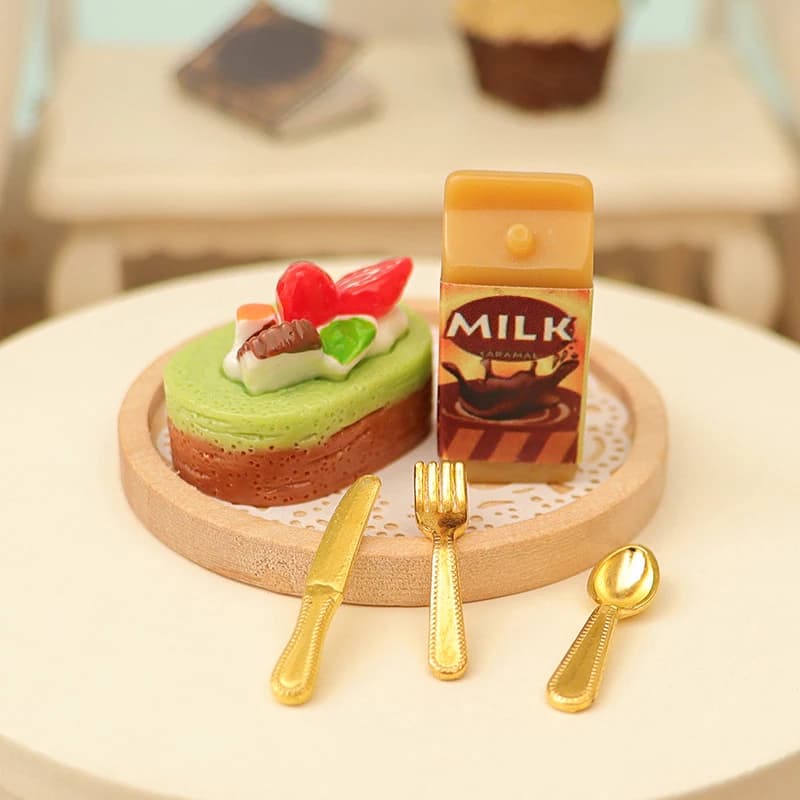 1Set 1:12 Casa delle bambole in miniatura Torta Latte Forchetta Vassoio Modello alimentare Decorazione della cucina Giocattolo per la casa delle bambole Accessori Regalo per bambini