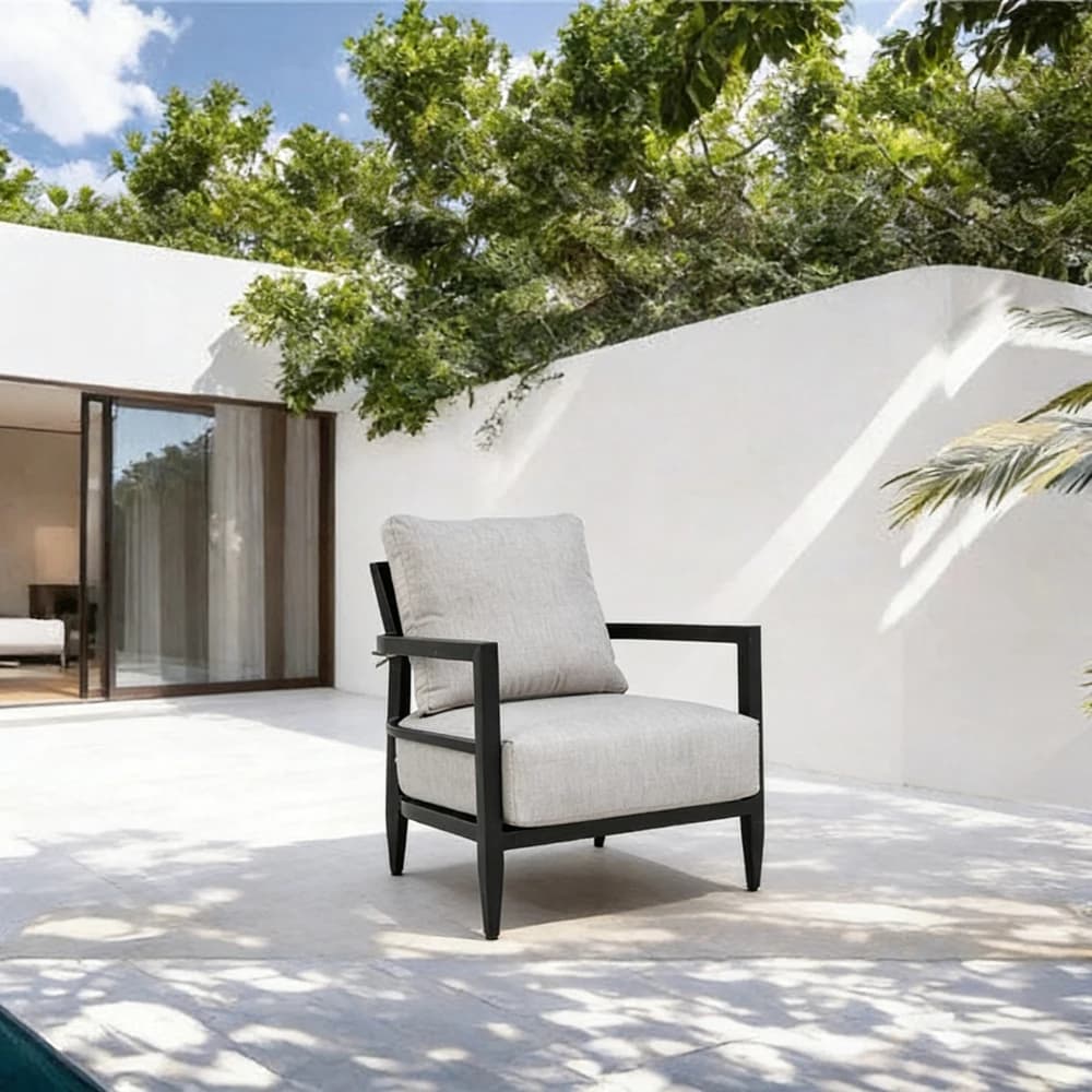 Poltrona lounge moderna da esterno – Nero Ember, schienale ergonomico, cuscino Sunbrella argento resistente alle intemperie