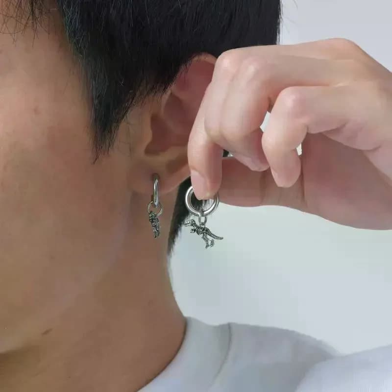 Orecchino a cerchio con dinosauro punk per uomo Orecchini scheletro Tyrannosaurus Rex Regalo di gioielli per appassionati di dinosauri in acciaio inossidabile