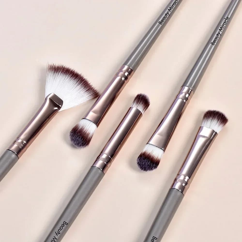 Set di pennelli per trucco con borsa per fondotinta, correttori, ombretti, polvere, miscelazione fard, strumenti di bellezza da 5 pezzi