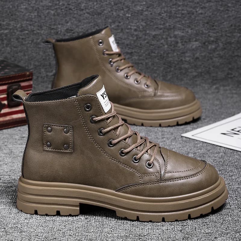 Stivali da uomo Stivali da moto da uomo in pelle moda Designer Stivaletti stile britannico Nuove scarpe sportive alte da uomo antiscivolo per esterni