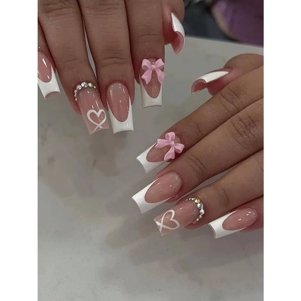 Set di 96 unghie finte acriliche press-on di media lunghezza (4 stili misti), con decorazioni a forma di bara e cuore, fiocco 3D con strass per manicure alla francese, include 1 flacone di smalto gel e 1 lima per unghie, ideale per San Valentino, manicure alla francese, uso quotidiano per donne e ragazze.