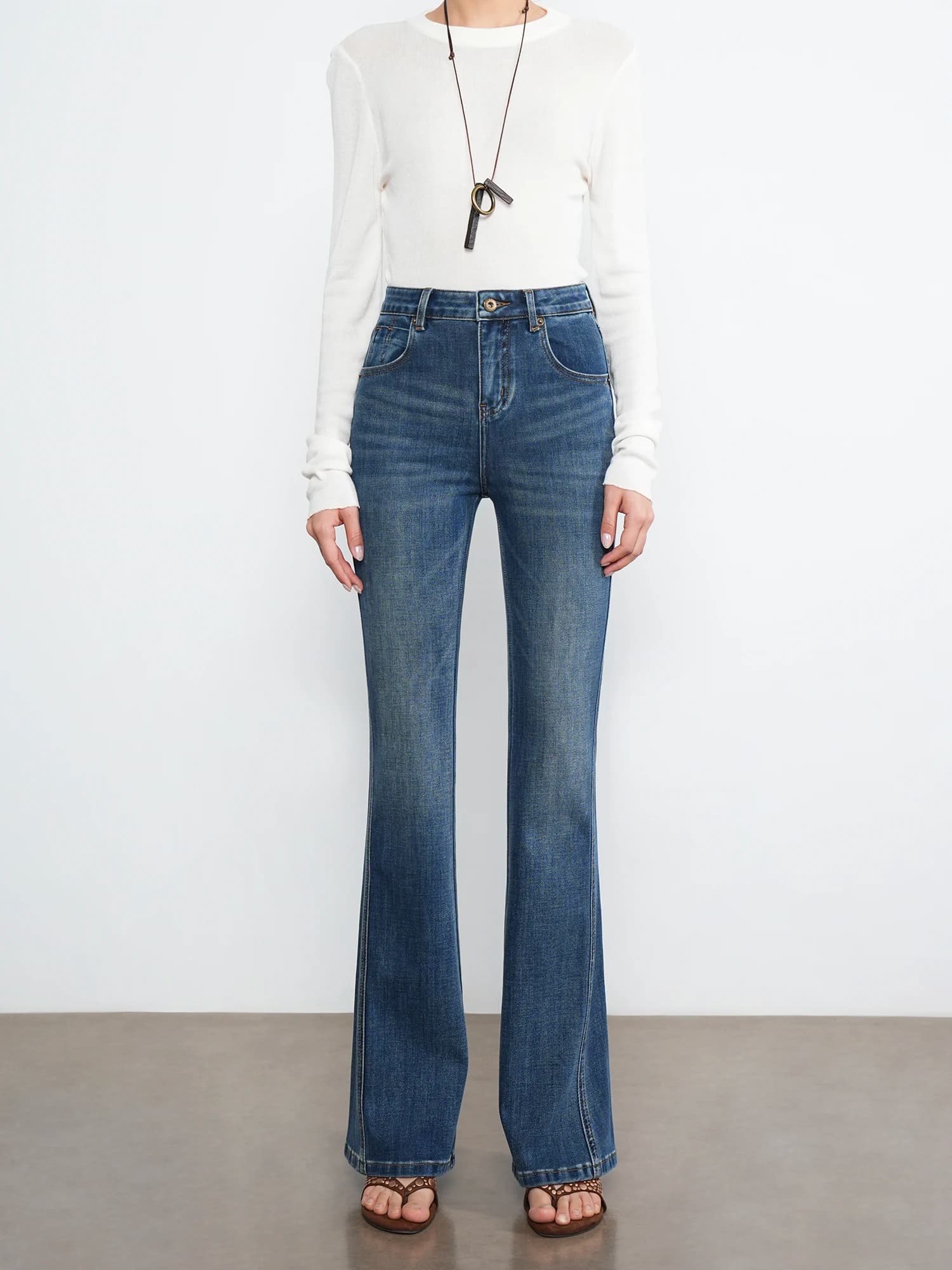 Jeans Slim Fit a Vita Alta con Gamba a Campana da Donna, Elasticizzati in Quattro Direzioni, con Dettaglio Laterale a S e Effetto Modellante Frontale, in Cotone Elegante