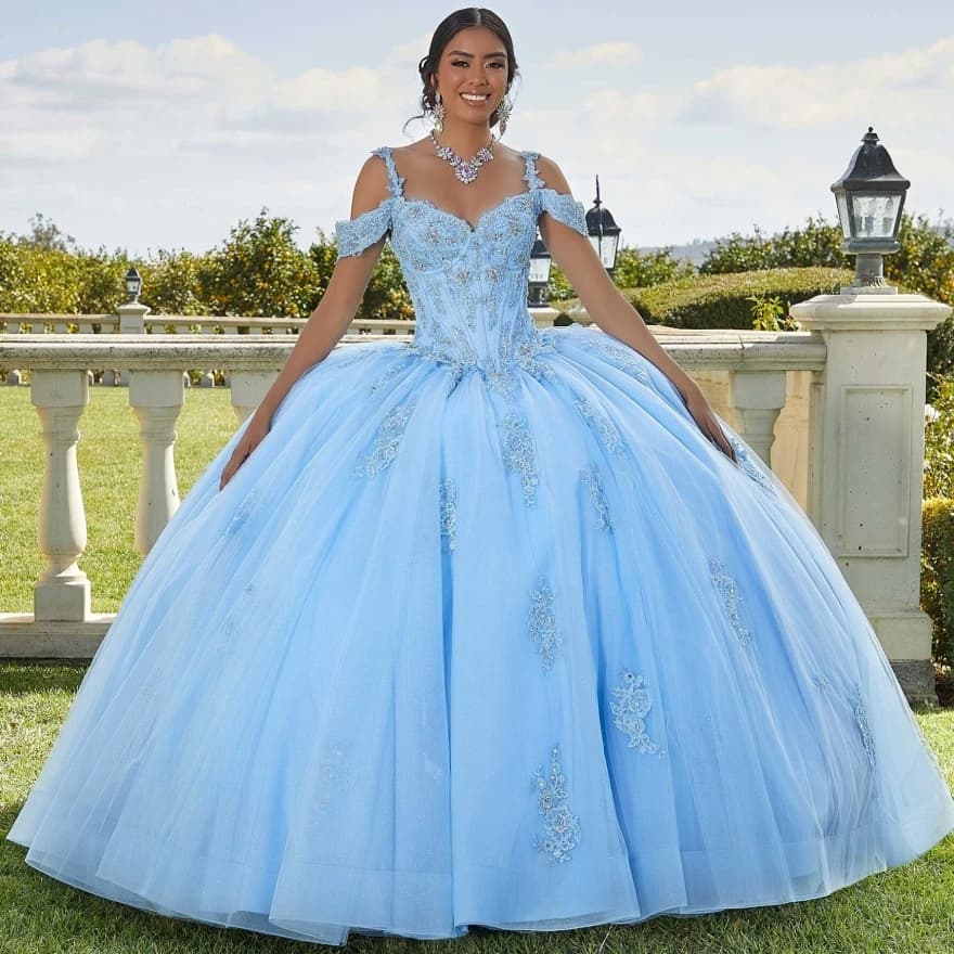 Abiti Quinceanera blu personalizzati Appliques in pizzo che bordano Sweetheart senza spalline Abiti da ballo Abiti da 15 anni YQD124