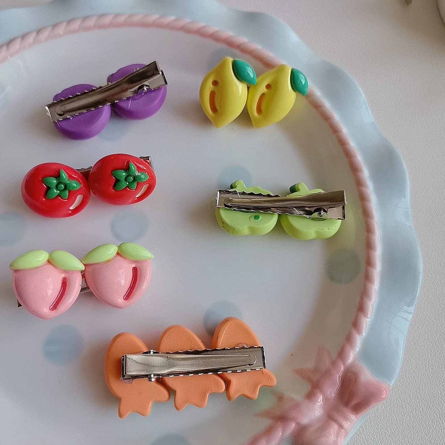 Sympathomics mini fruit carrot pineapple strawberry hair clips in resin accessories for DIY hair decoration