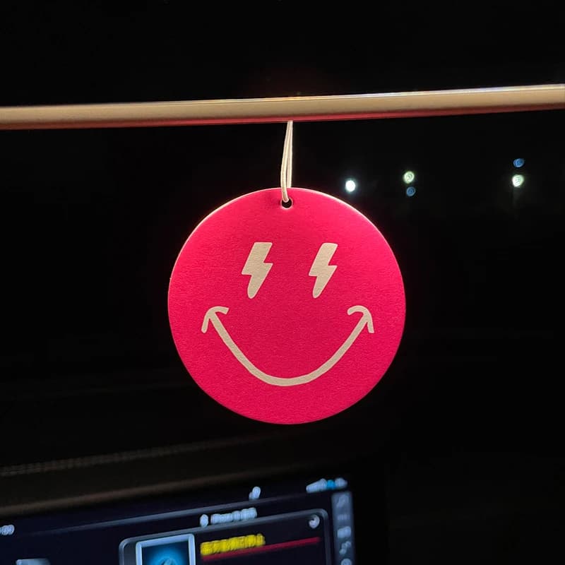 Passionate smile auto perfume aromatherapy tablets of deodorant fragrance for environments mirror retrovisore pendant animation cartoon