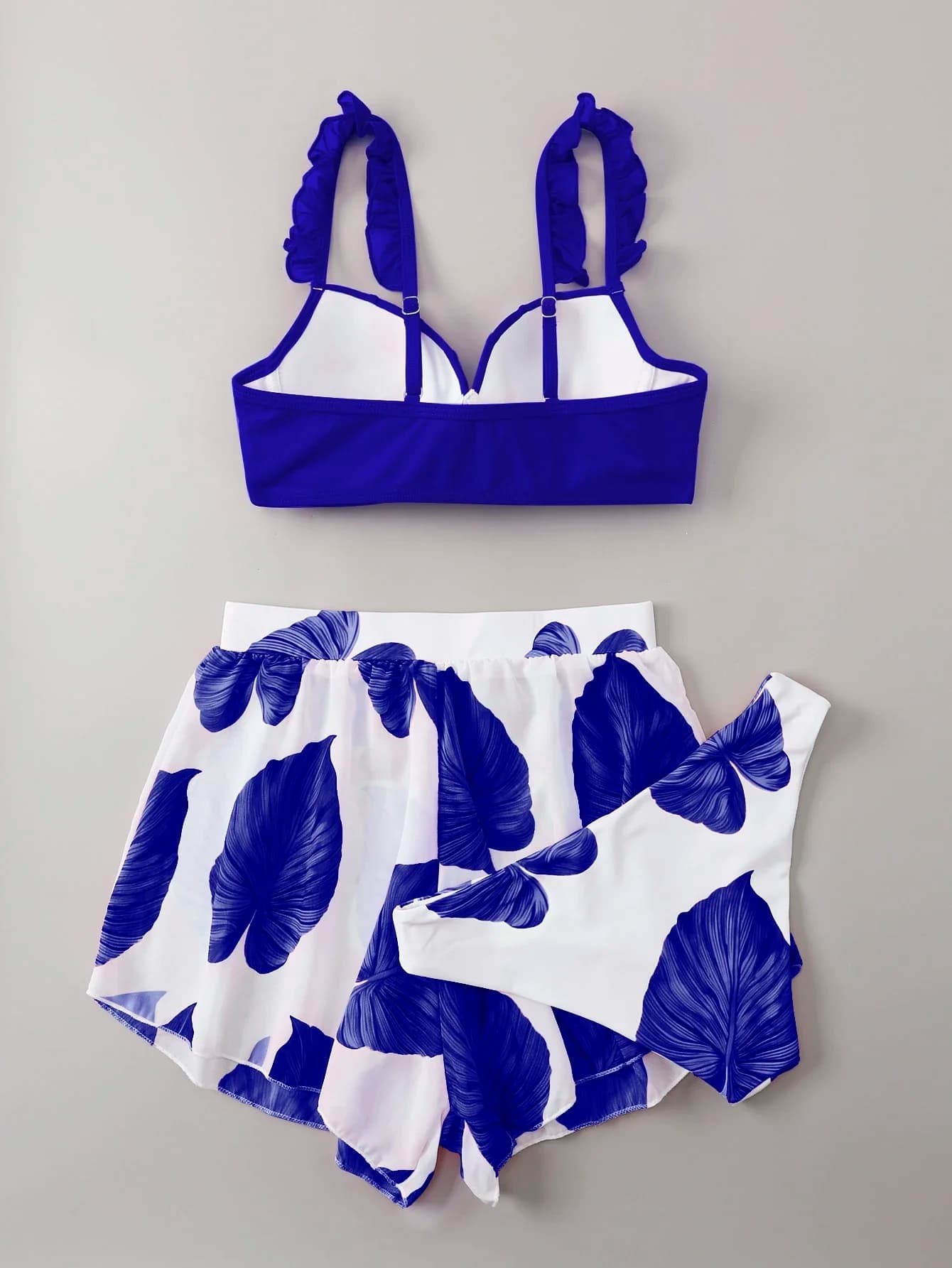 Set bikini push-up con stampa foglie blu e pantaloncini copricostume