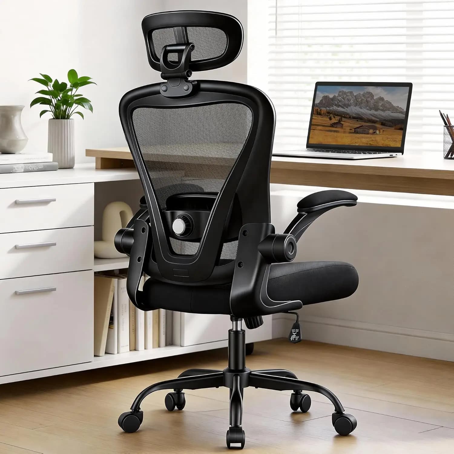 Sedia da ufficio ergonomica con poggiatesta, supporto lombare e braccioli ribaltabili, sedia da scrivania in rete con schienale alto da 330 libbre per ufficio domestico, nera