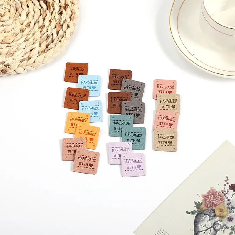 50 pezzi etichette fatte a mano per vestiti realizzati con etichette per indumenti in pelle d'amore etichetta per cappelli etichetta per maglieria a cuore accessori per cucire