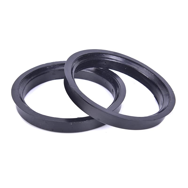 Quattro unità di mozzi con collari centrali per ruote in plastica da 66,6 - 57,1 mm, che sono anelli di centraggio.