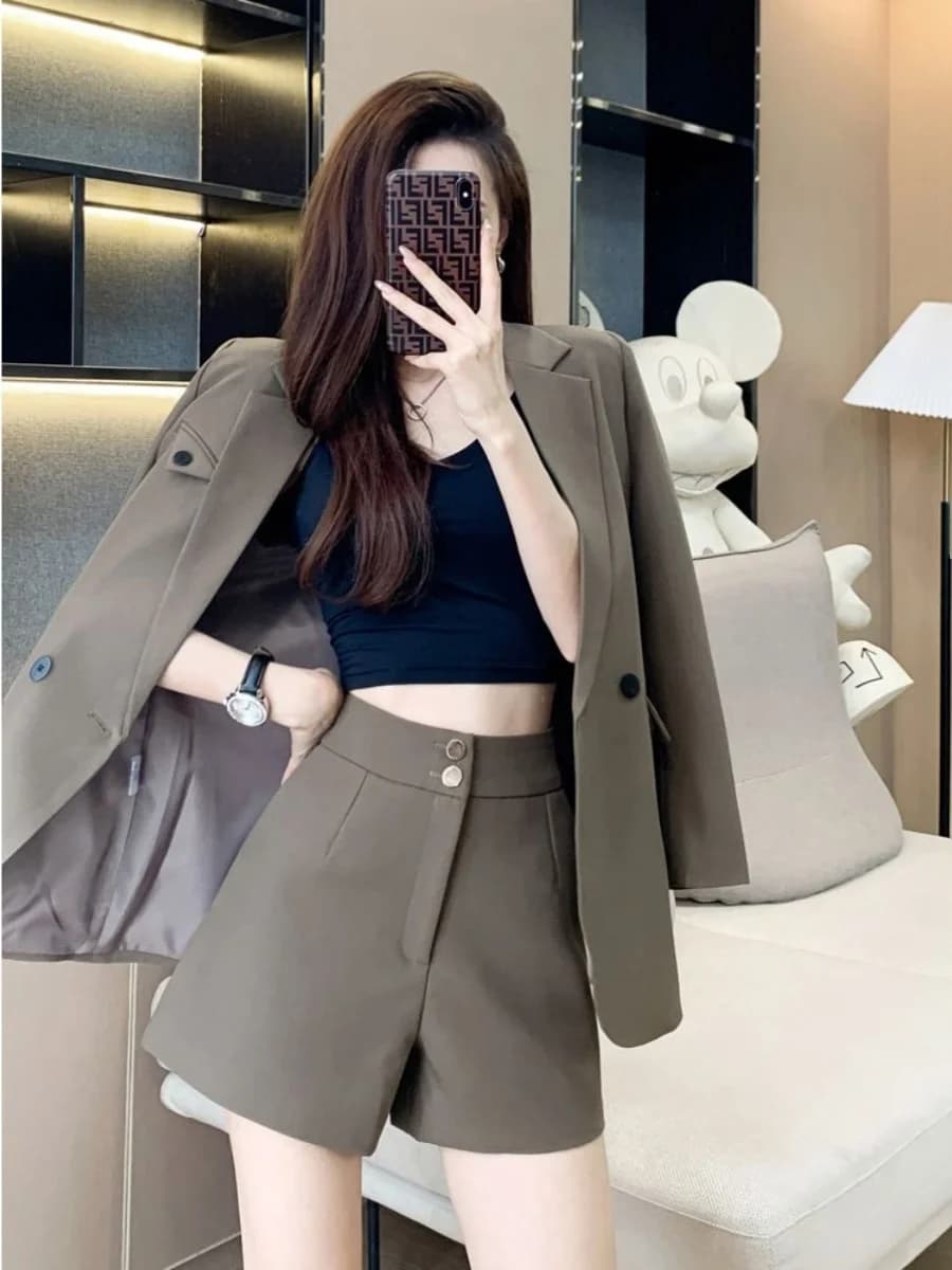 Completo Pantalone Corto da Donna Due Pezzi Stile Classico Hong Kong, Nuovo Arrivo Primavera, Elegante e Professionale