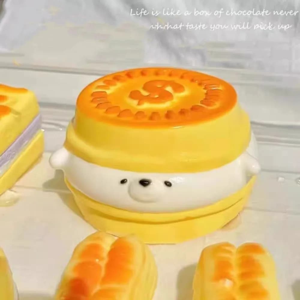 Giocattolo Squishy a Forma di Orsetto con Torta, Antistress a Lenta Risalita, Simpatico Fidget a Forma di Dessert per Bambini e Adulti