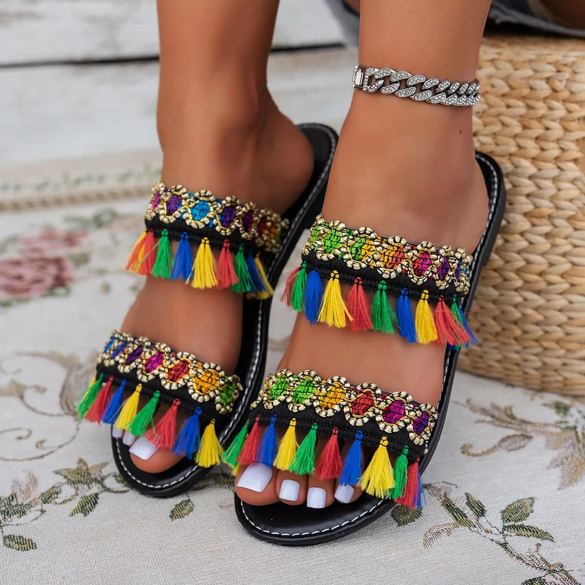 2025 Nuove pantofole da donna Pantofole da spiaggia comode e casual Scarpe basse stile Boemia Sandali moda da donna per esterni Scivoli da donna