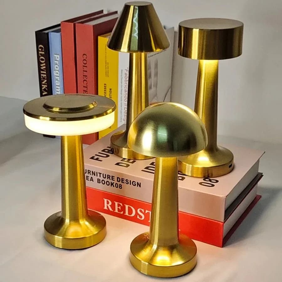 Lampada da tavolo touch a LED Luci da scrivania ricaricabili retrò in metallo per camera da letto Ristorante Caffè Studio Illuminazione per decorazioni per il desktop
