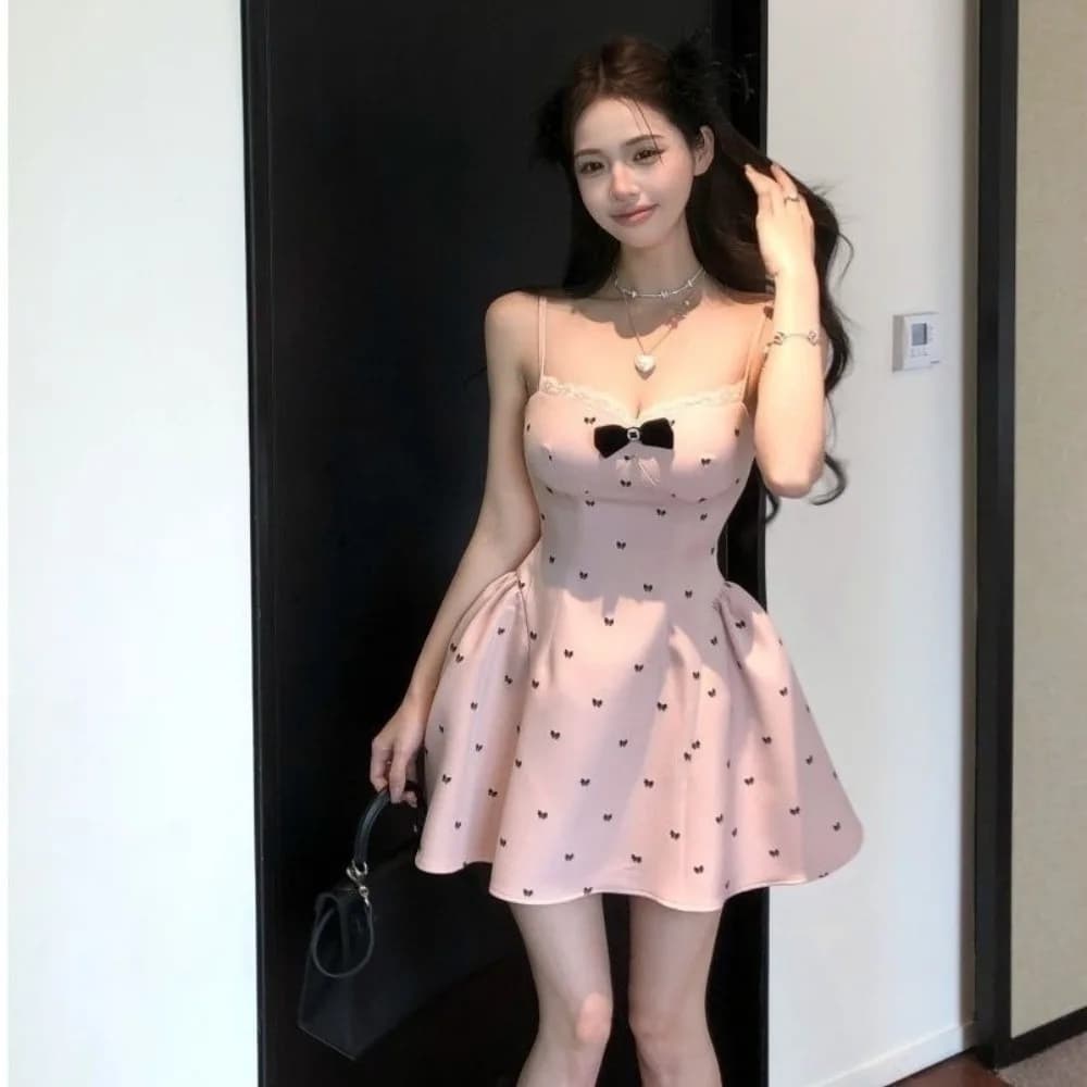 Abito Corto Aderente con Collo all'Americana Rosa Dolce Abito in Pizzo Elegante con Gonna a Fiocco per Ragazze Audaci
