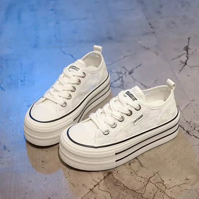 Nuove Sneakers Bianche da Donna 2026 con Zeppa, Suola Spessa, Traspiranti in Mesh, Trendy Estive Casual, Scarpe da Skate, Mocassini con Zeppa
