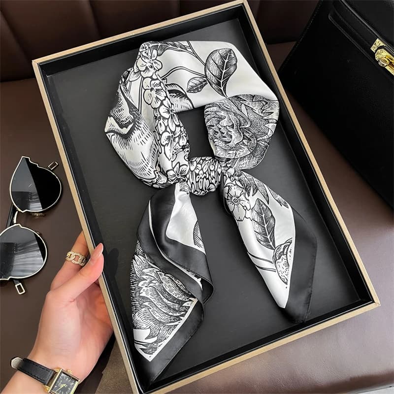 Sciarpa con stampa di design botanico monocromatico Sciarpe di seta da donna Bandana di lusso Hijab Fazzoletto da collo Scialle Fazzoletto Fascia per capelli Foulard