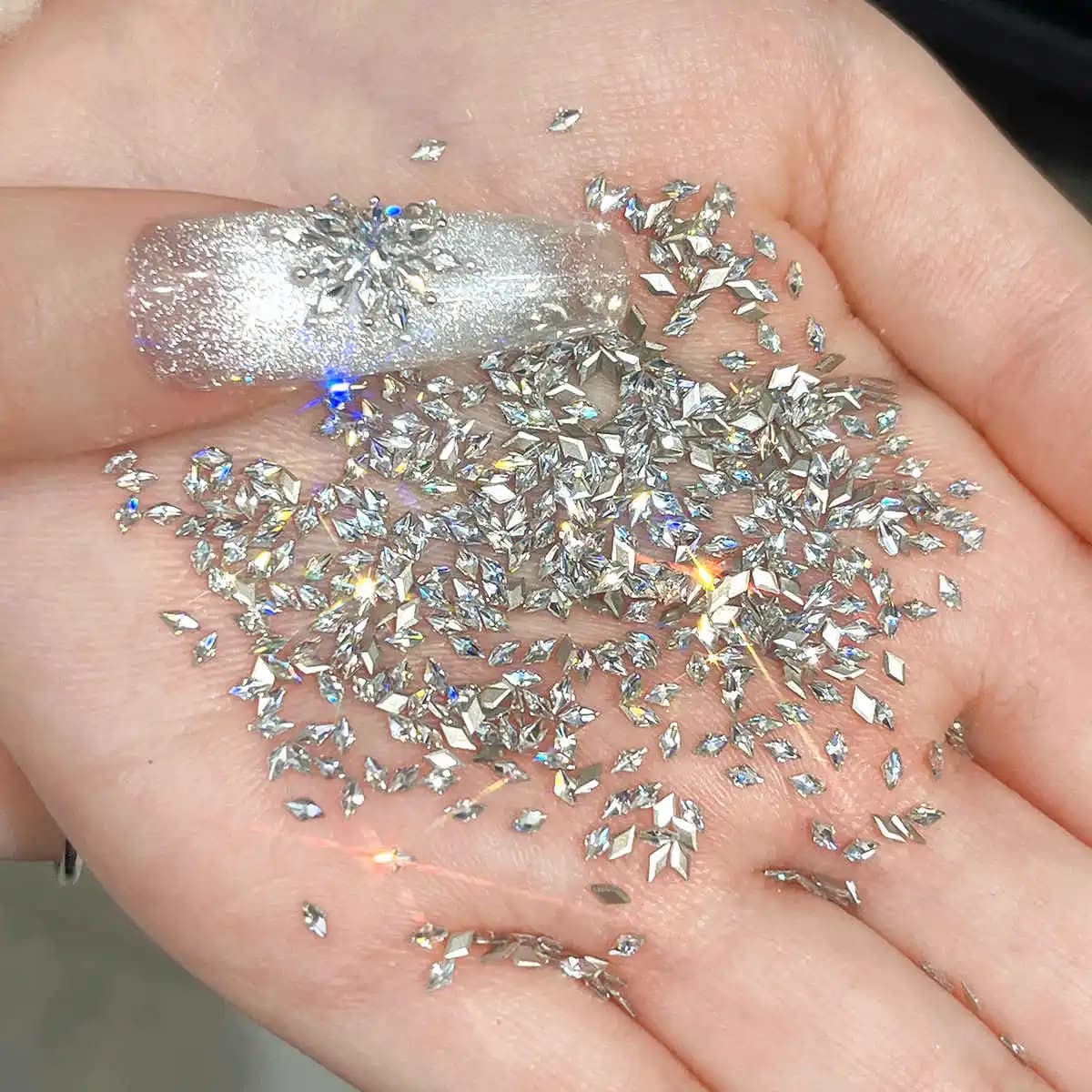 50/100 pz Trasparente Bianco 3D Mini Zircone Strass 2/3/4mm Rombica/O Ovale di Forma di Gioielli di Cristallo FAI DA TE Accessori Per Manicure fornitura di unghie