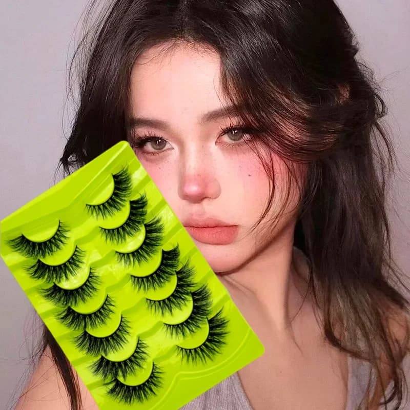 Cat-Eye fake eyelashes, 7 pairs, dramatic curly eyelashes, moderate length, natural vegan style, perfect to wear everyday