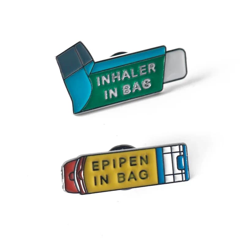 Spilla in smalto con messaggio 'Allerta medica: Inalatore in borsa' e 'EpiPen in borsa', Distintivo da borsa, Spilla da risvolto per Donna e Uomo, Accessori di gioielleria
