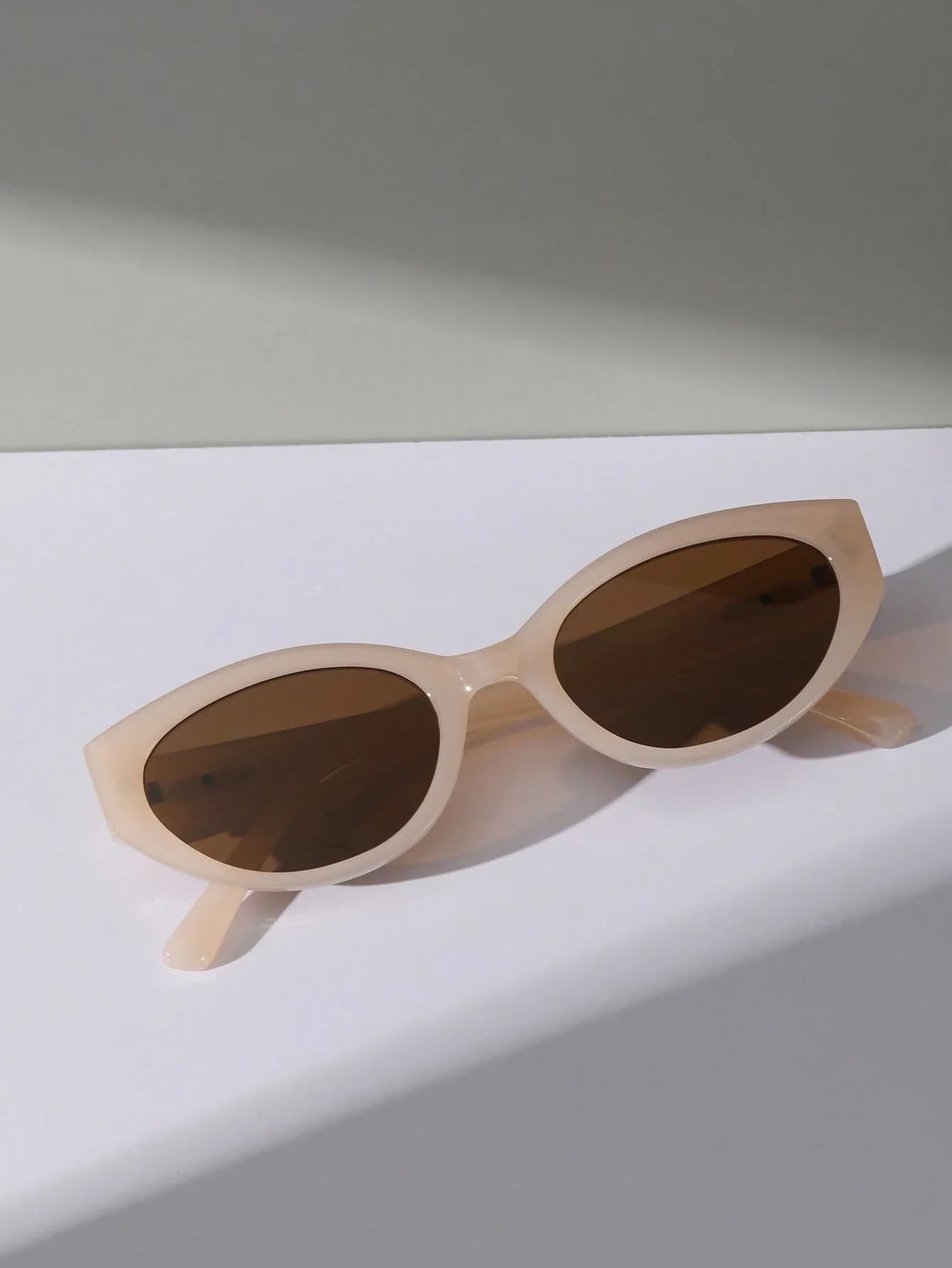 Unisex Cat Eye Oval Minimalist Fashion Sunglasses For Casual Outdoor Travel