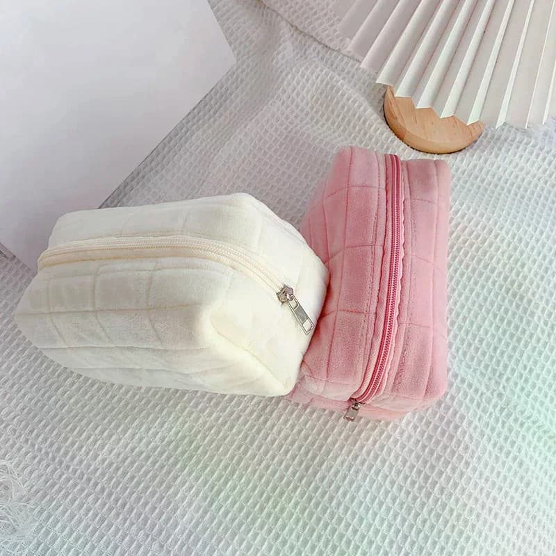 Women's synthetic fur makeup bag, with zipper, large, solid color, travel cosmetic bag, beauty case, washing clutch, feather case for pens