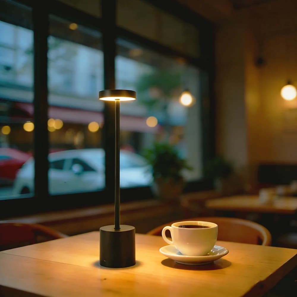 Lampada da Tavolo LED Ricaricabile con Sensore Touch, Luce Notturna a 3 Colori, Illuminazione Ambientale Creativa per Comodino, Bar, Esterni e Scrivania