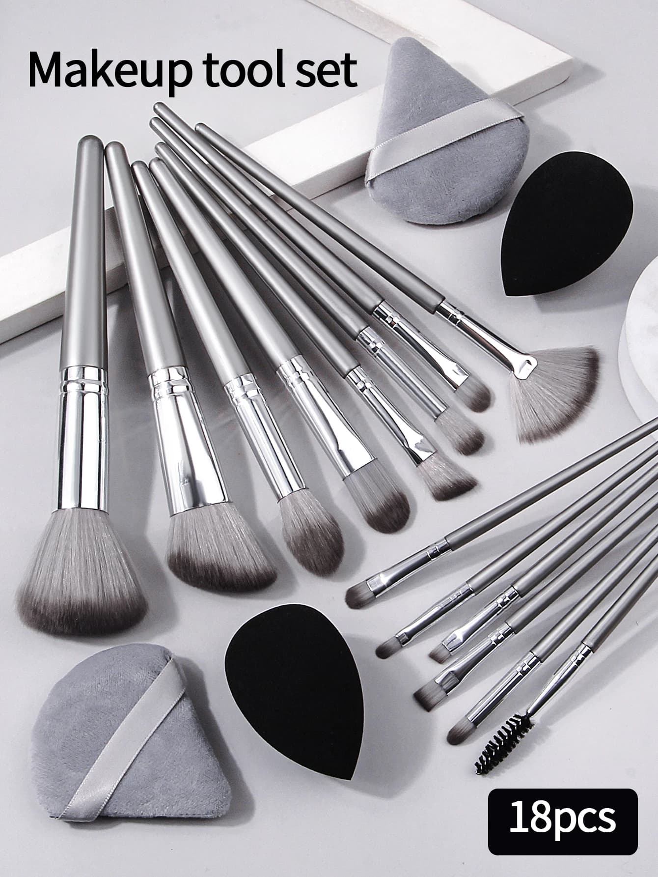 Set di pennelli per trucco professionale da 18 pezzi e soffio per cipria da 4 pezzi, strumenti per il trucco con fibra morbida per un facile trasporto, set di pennelli per fondotinta