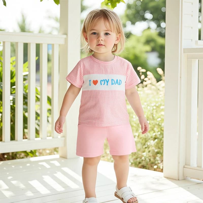 Set di vestiti estivi per neonati con graziose lettere ricamate e elegante t-shirt a maniche corte con stampa scozzese e pantaloncini solidi per