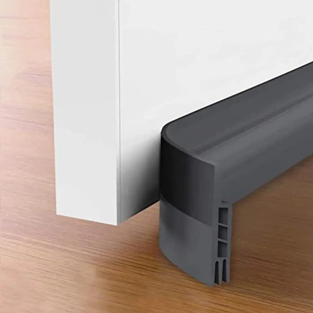 La striscia di tenuta della porta premium per mantenere fuori il freddo, risparmia energia. Il guarnizione della porta per spazzare la porta si installa rapidamente e facilmente lo spogliame
