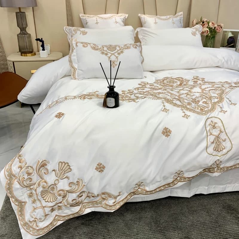 Set di Biancheria da Letto in Raso di Cotone Bianco, Lussuoso Copripiumino con Ricami Dorati, Lenzuolo con Angoli e Federe in Tinta Unita, Tessili per la Casa