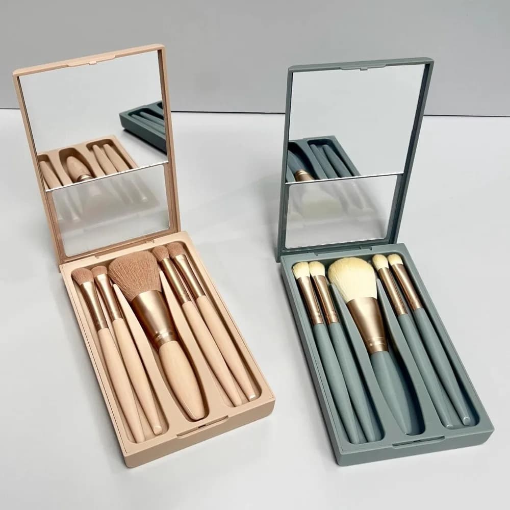 Set di 5 Pennelli per Trucco con Specchio, Kit Portatile da Viaggio per Fondotinta, Blush, Correttore e Ombretto per Donne