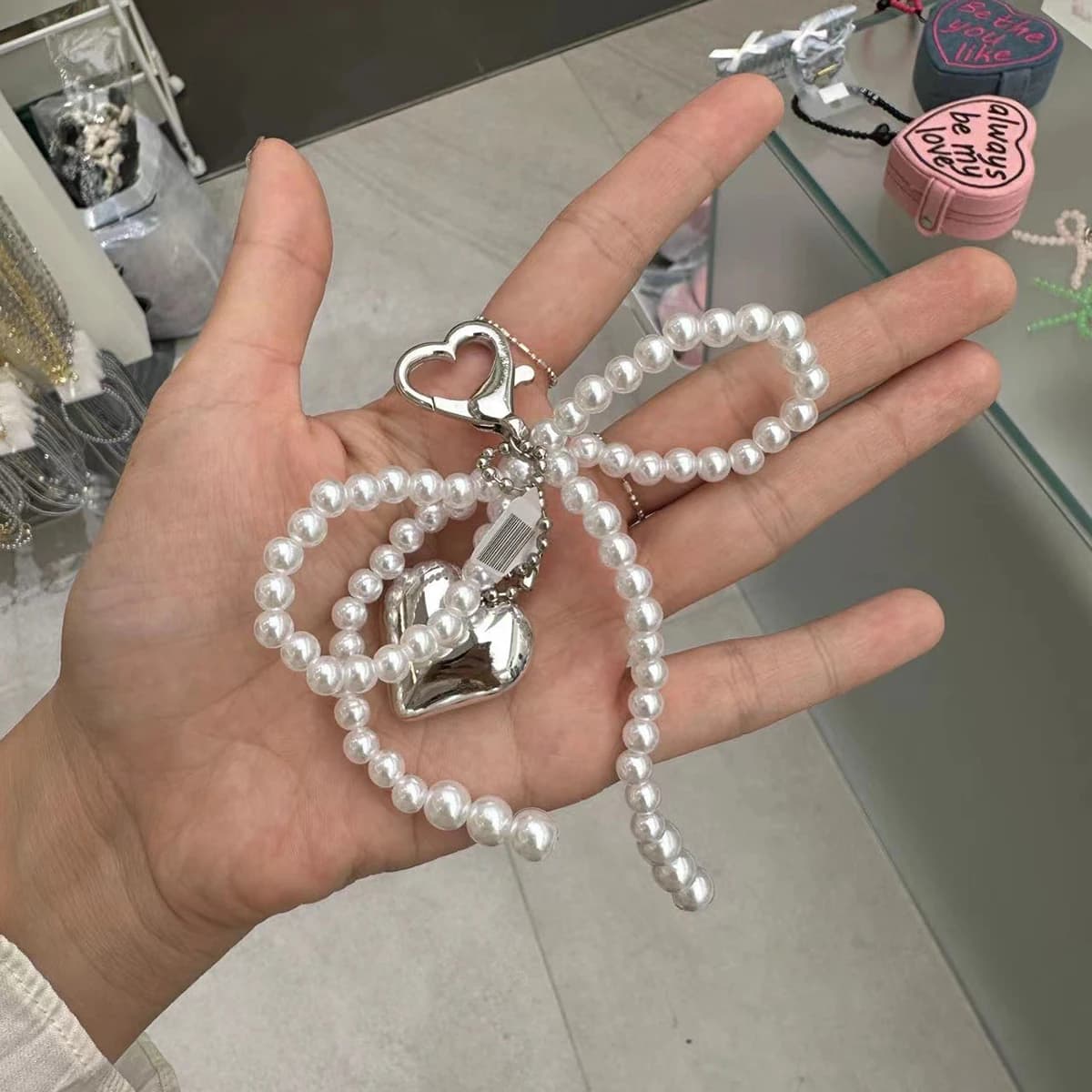 Portachiavi a forma di cuore con fiocco bianco da donna, ciondolo dolce, con fiocco di perle, zaino, portachiavi, gioielli fatti a mano, ornamenti, borse, pendenti, regali