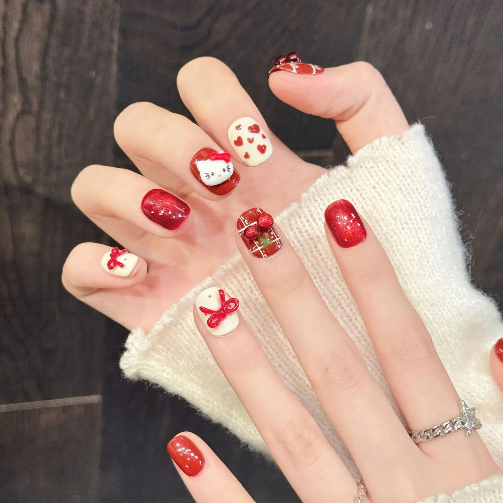 10 Pezzi Unghie Finte Artigianali Rosse e Bianche con Fiocco a Ciliegia, Design Dolce Sakura, a Pressione, Corte