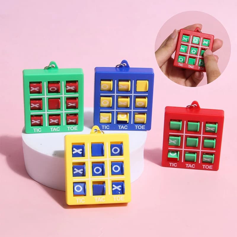 Gioco di scacchi di moda Puzzle Decompressione XO Portachiavi rotante Portachiavi giocattolo Accessori interni Portachiavi Gioco di puzzle Regali giocattolo