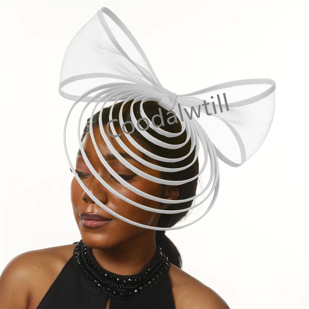 Cappelli da fascinator con fiocco bianco Cappello da sposa di lusso da chiesa da donna Fascinante occasione da donna Evento Chapeau Cap Copricapo di nuovo stile