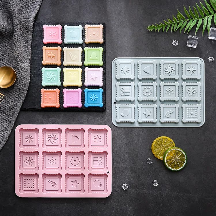 Stampo in silicone per cioccolato e dolci a forma di piatto quadrato con 12 diverse forme a tema natalizio