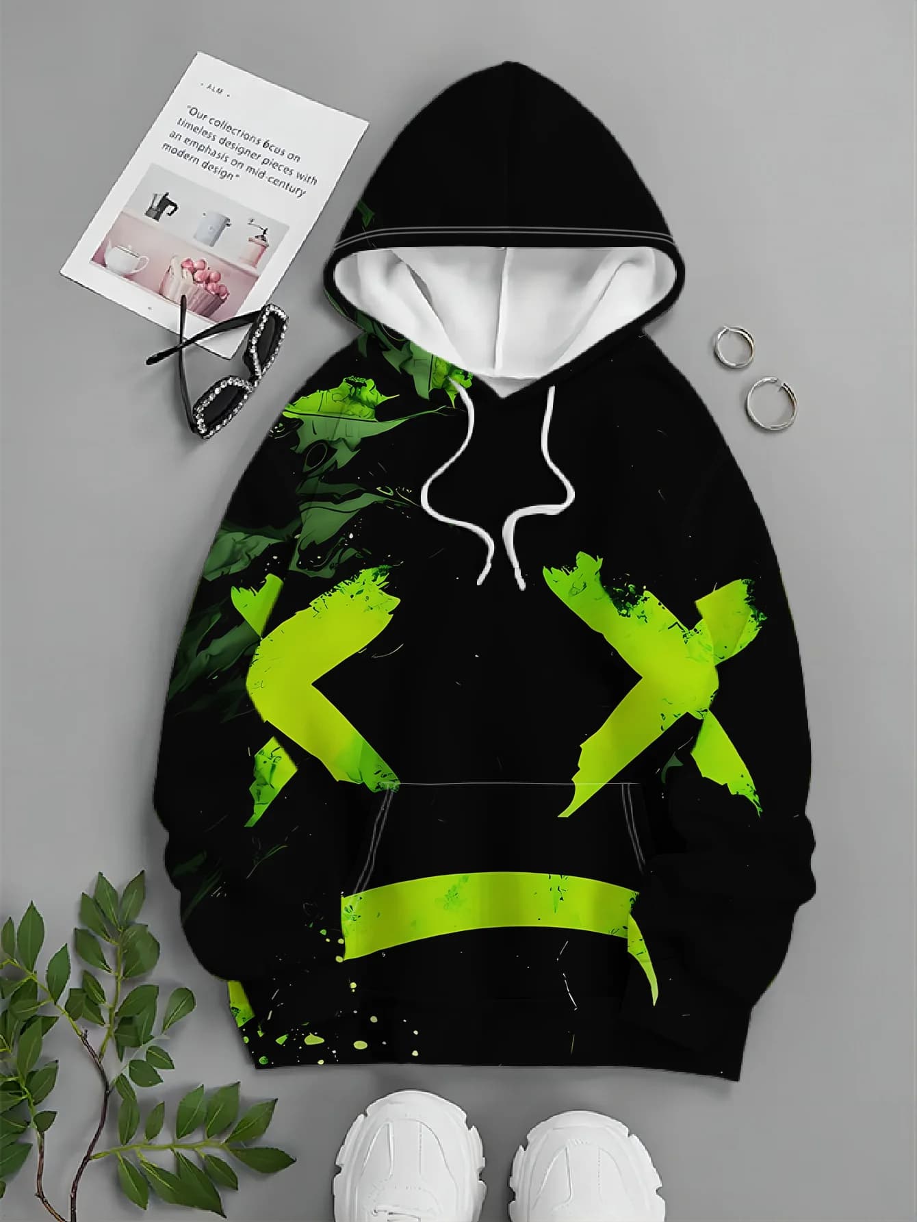 Men Black Base Neon Green Graffiti Arrow Splash Paint Print Drawstring Hoodie With Pocket