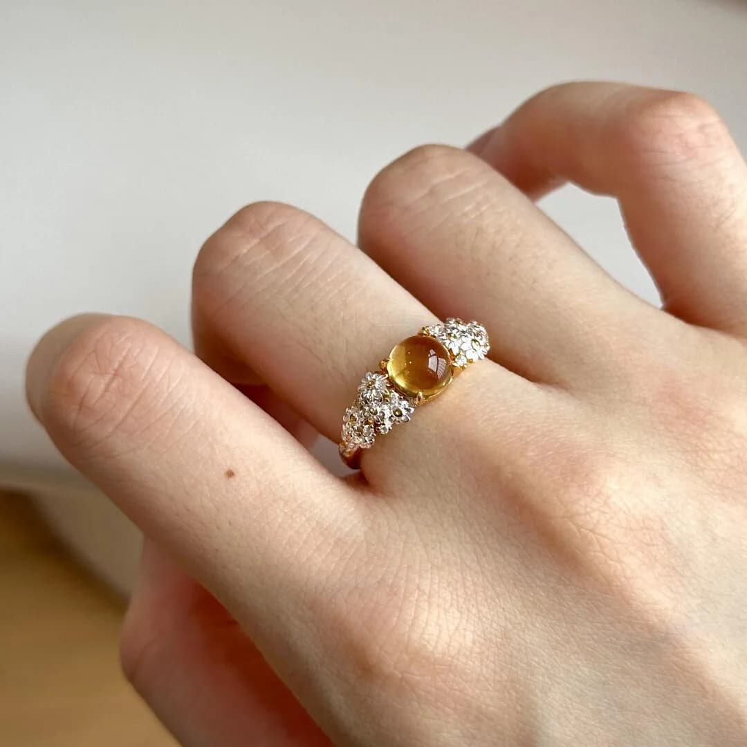 Sweet and exquisite flower rings for women, yellow crystal rings with light luxury round beads, adjustable banquet jewelry gifts