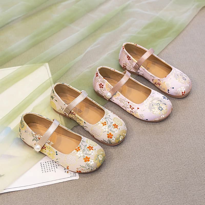 Scarpe Mary Jane da bambina con ricami floreali, fibbia con perle e cinturino in velcro, nuovo stile cinese, casual, abbinabili a Hanfu, calzature per le vacanze