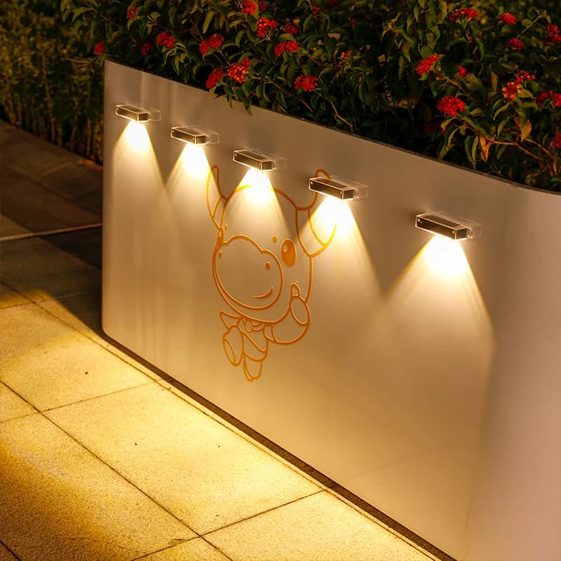 Lampade da parete solari Lampada da esterno a LED Luce notturna impermeabile per giardino, percorso, recinzione, patio, campeggio, estate, decorazioni per la casa