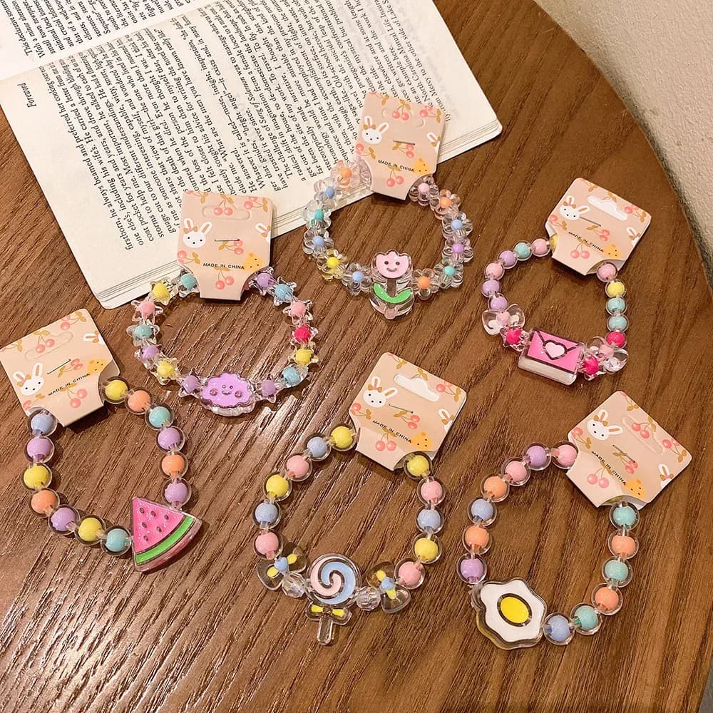 Braccialetto per Bambini in Acrilico Colorato con Perline Fatte a Mano, Charm a Forma di Frutta Cartoon, Gioiello Versatile e Personalizzato