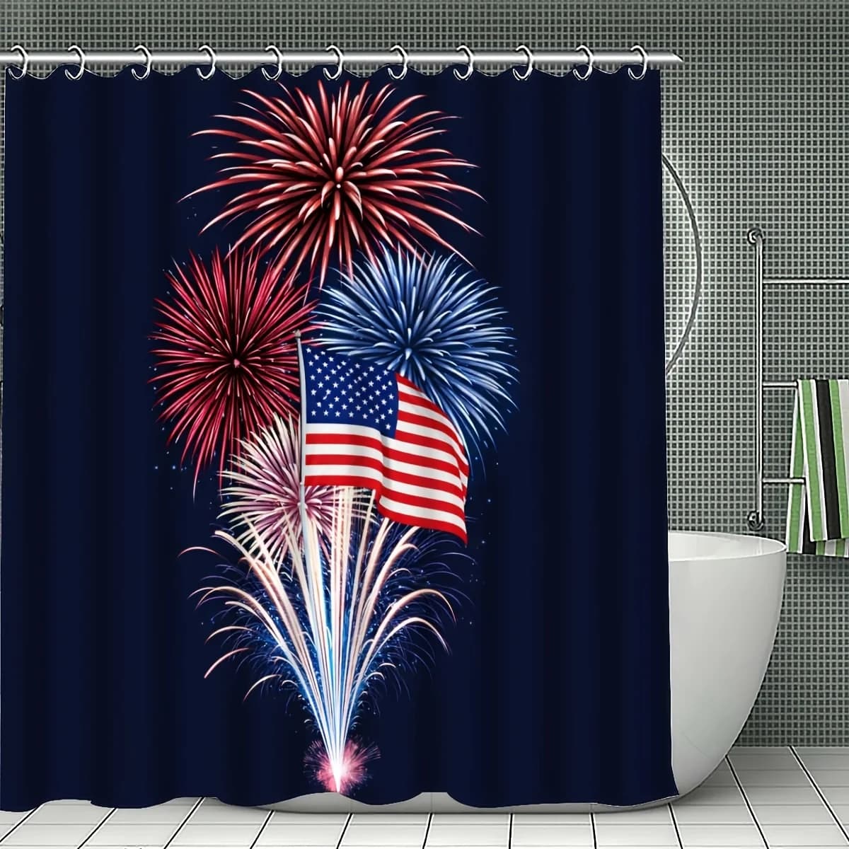 Set Tenda Doccia con Stampa Bandiera e Fuochi d'Artificio per il Giorno dell'Indipendenza Americana, con 12 Ganci, Tappetino da Bagno, Tappeto a U, Copri Coperchio WC, Decorazioni per la Casa