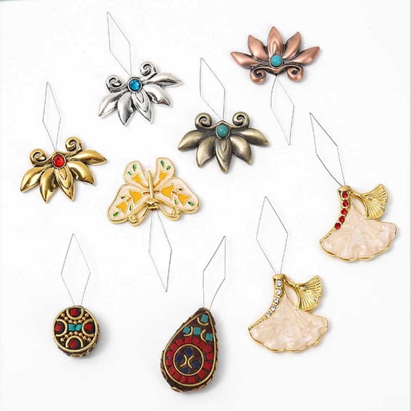 Dispositivo per infilare aghi a forma di farfalla e loto, accessorio per cucire a mano, dispositivo per infilare multi-stile vintage in stile europeo,