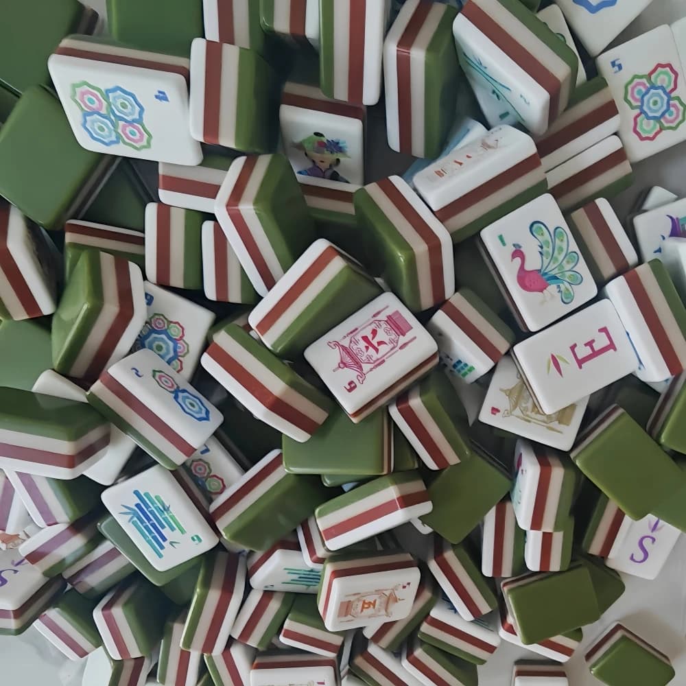 Disponibile Set Mahjong Americano 160 Tessere in Acrilico a 4 Strati Verde Oliva, Portatile per Viaggi, Famiglia, Feste, Regali a Sorpresa