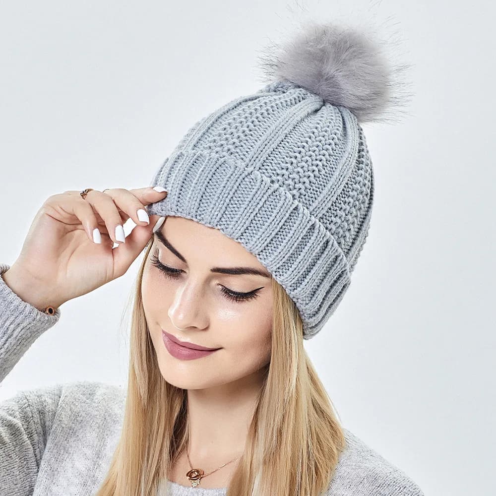Nuovo Cappello Lavorato a Maglia Elastico e Morbido per Donna, Stile Europeo e Americano 2026, Semplice e Popolare, con Protezione per le Orecchie