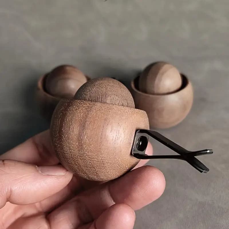 Nuovo diffusore circolare montato su auto fatto a mano in legno per aromaterapia in legno massello di noce nera naturale per prese d'aria dell'aria condizionata per auto